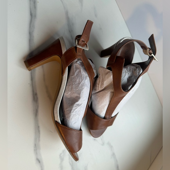 Variety of shoes, booties, sandals and walking shoes size 7.5 and 8 - Picture 6 of 11